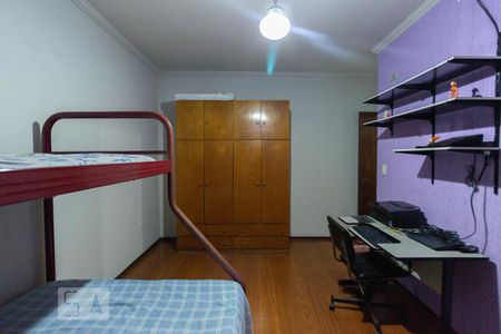 Casa à venda com 275m², 3 quartos e 8 vagas Casa à venda com 275m², 3 quartos e 8 vagasQuarto