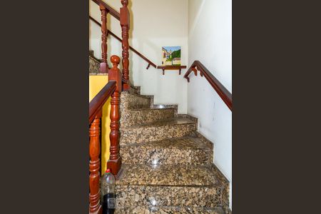 Escada de casa para alugar com 3 quartos, 215m² em Jardim Brasil (zona Norte), São Paulo