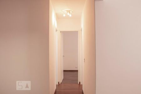 Corredor de apartamento para alugar com 2 quartos, 55m² em Saúde, São Paulo