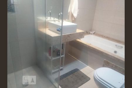 Banheiro da Suíte de apartamento à venda com 3 quartos, 169m² em Vila Bastos, Santo André