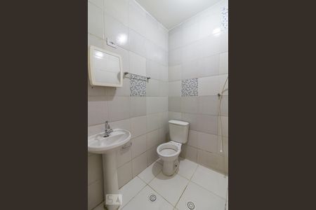 Banheiro de kitnet/studio para alugar com 1 quarto, 21m² em Jardim Dourado, Guarulhos