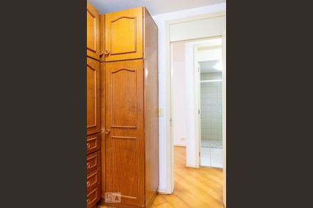 Quarto 1 de apartamento para alugar com 3 quartos, 70m² em Pinheirinho, Curitiba