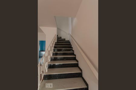 Escada de casa à venda com 5 quartos, 300m² em Vila Gomes Cardim, São Paulo