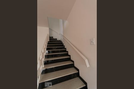 Escada de casa à venda com 5 quartos, 300m² em Vila Gomes Cardim, São Paulo
