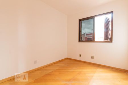 Dormitório de apartamento à venda com 3 quartos, 76m² em Chácara das Pedras, Porto Alegre