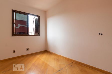 Dormitório de apartamento à venda com 3 quartos, 76m² em Chácara das Pedras, Porto Alegre