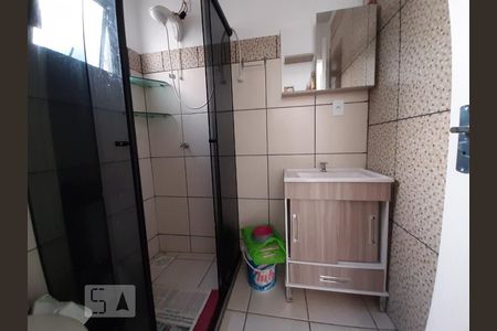 Banheiro de apartamento à venda com 2 quartos, 43m² em Glória, Porto Alegre