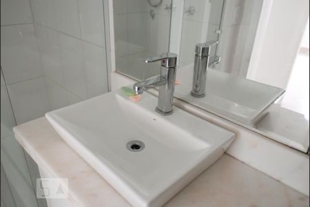 Banheiro de apartamento à venda com 3 quartos, 82m² em Vila Dayse, São Bernardo do Campo