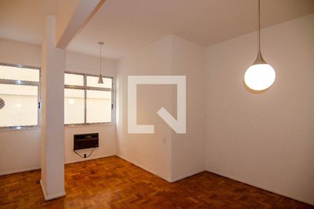 Sala de apartamento à venda com 2 quartos, 110m² em Copacabana, Rio de Janeiro