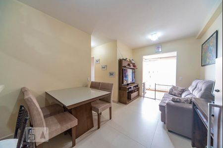 Sala de apartamento à venda com 2 quartos, 56m² em Vila Curuçá, Santo André