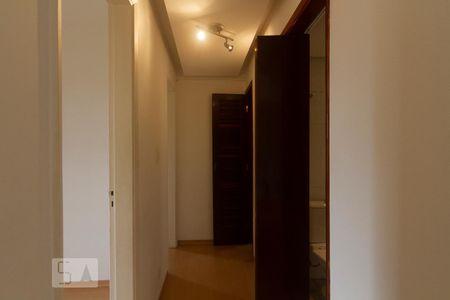 Corredor de apartamento à venda com 3 quartos, 81m² em Vila Albano, São Paulo