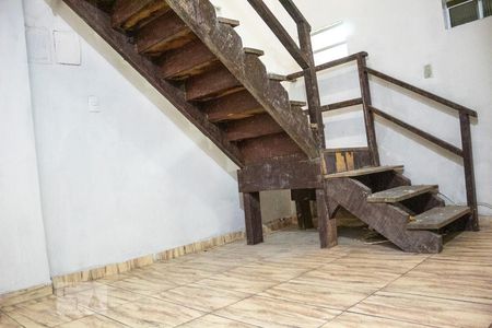 Escada para o Segundo andar de casa à venda com 5 quartos, 312m² em Vila Isabel, Rio de Janeiro