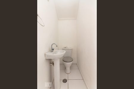 Lavabo de casa de condomínio para alugar com 3 quartos, 80m² em Vila Nova Savoia, São Paulo