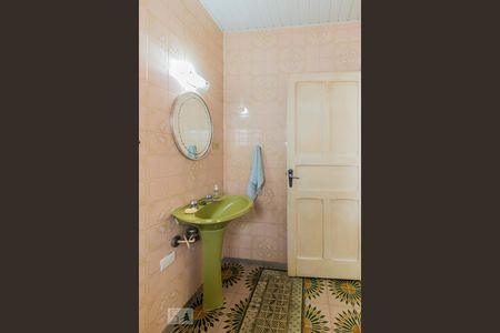 Casa à venda com 150m², 4 quartos e 4 vagas Casa à venda com 150m², 4 quartos e 4 vagasBanheiro