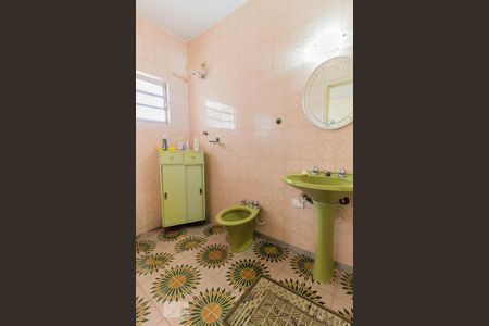 Casa à venda com 150m², 4 quartos e 4 vagas Casa à venda com 150m², 4 quartos e 4 vagasBanheiro