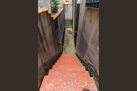 Casa à venda com 150m², 4 quartos e 4 vagas Casa à venda com 150m², 4 quartos e 4 vagasEscada