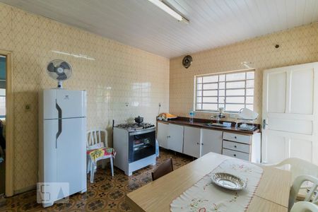 Casa à venda com 150m², 4 quartos e 4 vagas Casa à venda com 150m², 4 quartos e 4 vagasCozinha