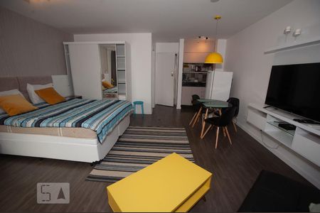 Quarto de kitnet/studio para alugar com 1 quarto, 38m² em Centro Cívico, Curitiba