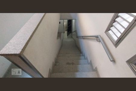 escada de acesso de kitnet/studio à venda com 1 quarto, 58m² em Praça da Bandeira, Rio de Janeiro