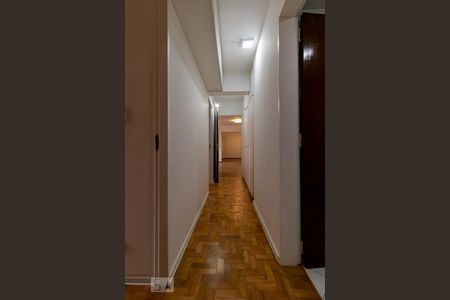 Corredor de apartamento à venda com 3 quartos, 136m² em Cerqueira César, São Paulo
