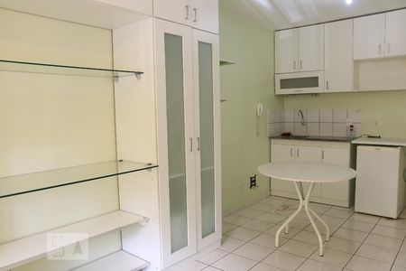 Quarto de kitnet/studio para alugar com 1 quarto, 30m² em Setor Sudoeste, Brasília