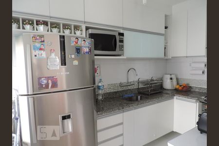 cozinha de apartamento para alugar com 2 quartos, 43m² em Jardim Monte Kemel, São Paulo