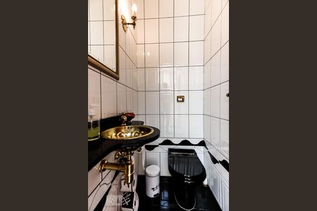 Lavabo de casa para alugar com 4 quartos, 280m² em Vila Nivi, São Paulo