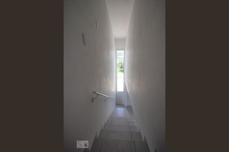 Escada de casa de condomínio para alugar com 2 quartos, 120m² em Real Parque, São José