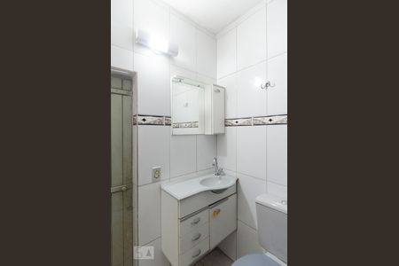 Banheiro da suíte de casa à venda com 2 quartos, 250m² em Taboão, Diadema