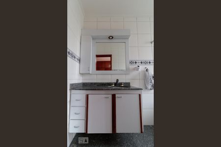 Banheiro da Suíte de casa para alugar com 3 quartos, 123m² em Vila Cláudia, São Paulo