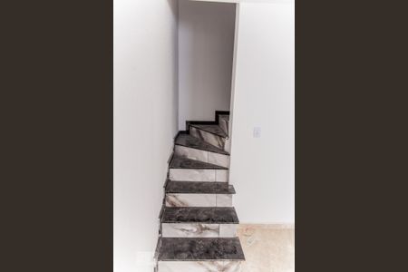 Apartamento para alugar com 100m², 2 quartos e 1 vaga Apartamento para alugar com 100m², 2 quartos e 1 vagaEscada