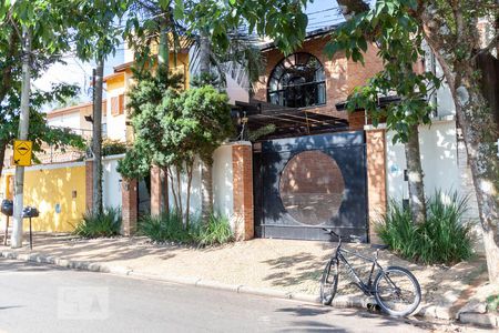 Fachada de casa à venda com 3 quartos, 273m² em Jardim das Paineiras, Campinas