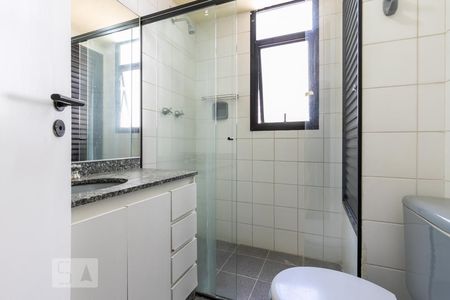 Banheiro de apartamento à venda com 1 quarto, 42m² em Indianópolis, São Paulo