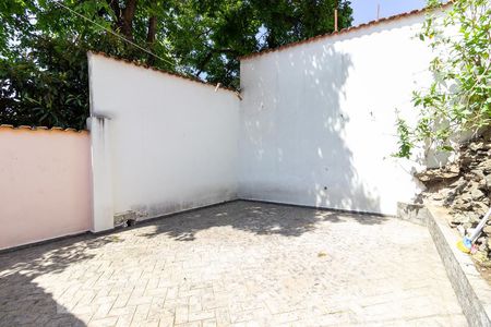 Casa à venda com 150m², 2 quartos e sem vaga Casa à venda com 150m², 2 quartos e sem vagaQuintal