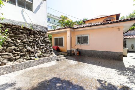 Casa à venda com 150m², 2 quartos e sem vaga Casa à venda com 150m², 2 quartos e sem vagaQuintal