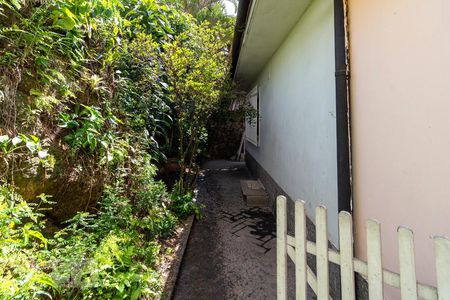 Casa à venda com 150m², 2 quartos e sem vaga Casa à venda com 150m², 2 quartos e sem vagaCorredor Lateral