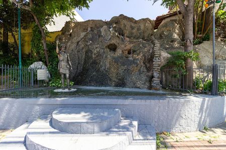 Casa à venda com 150m², 2 quartos e sem vaga Casa à venda com 150m², 2 quartos e sem vagaFonte