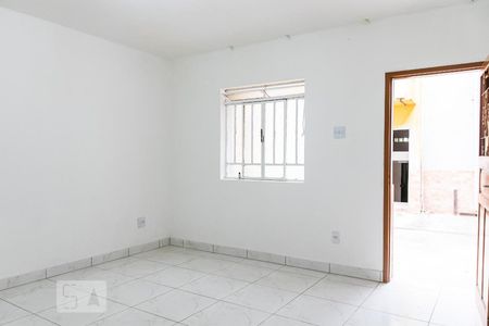 Saça de casa para alugar com 2 quartos, 65m² em São Francisco, Belo Horizonte