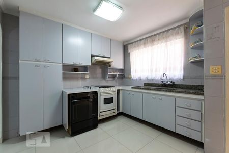 Cozinha de casa à venda com 3 quartos, 200m² em Jardim Santa Emilia, São Paulo