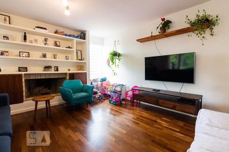 Sala de casa para alugar com 3 quartos, 180m² em Caxingui, São Paulo