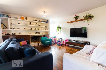 Sala de casa para alugar com 3 quartos, 180m² em Caxingui, São Paulo