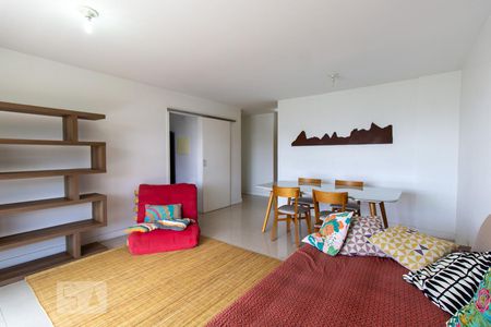 Sala de apartamento para alugar com 2 quartos, 85m² em Laranjeiras, Rio de Janeiro