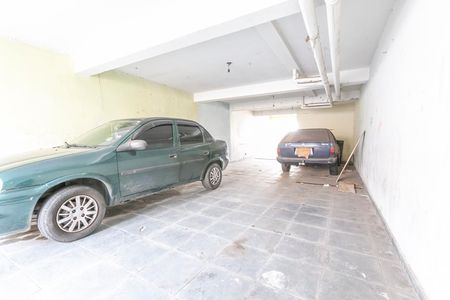 Garagem de casa à venda com 3 quartos, 240m² em Parque São Domingos, São Paulo