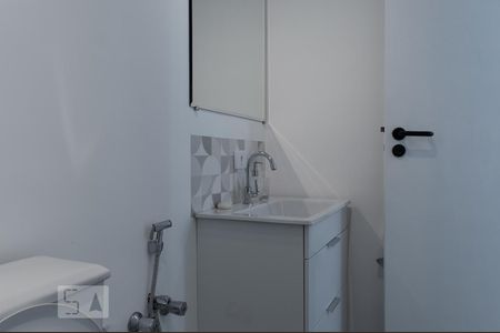 Banheiro de kitnet/studio para alugar com 1 quarto, 27m² em Vila Clementino, São Paulo