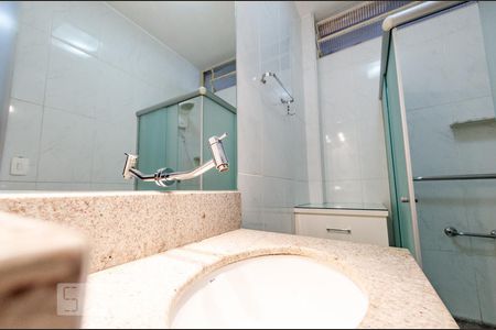 Banheiro de apartamento à venda com 2 quartos, 74m² em Centro, Belo Horizonte