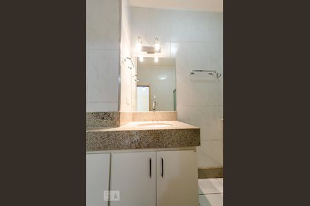 Banheiro de apartamento à venda com 2 quartos, 74m² em Centro, Belo Horizonte