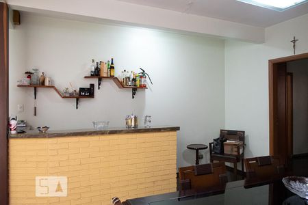 Casa à venda com 3 quartos, 260m² em Jardim das Laranjeiras, São Paulo