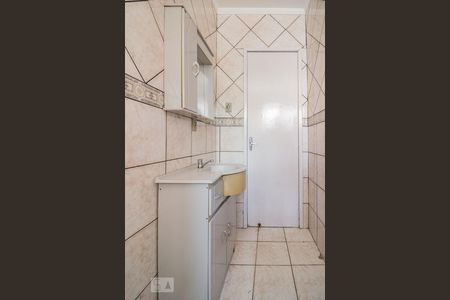 Banheiro de apartamento à venda com 2 quartos, 56m² em Partenon, Porto Alegre