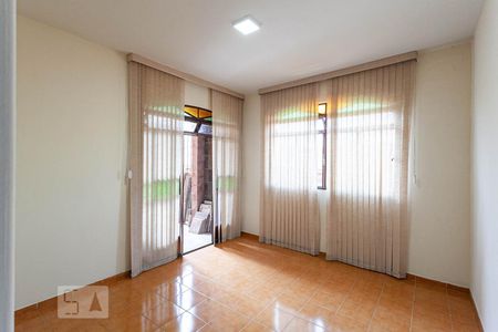 Sala de casa à venda com 4 quartos, 100m² em Santa Cruz, Belo Horizonte