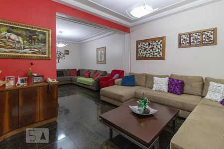 Casa à venda com 420m², 5 quartos e 6 vagasSala